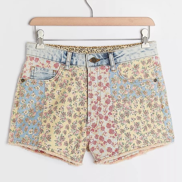FARM Rio Pants - FARM Rio Floral High Waist Shorts - Multicolor
